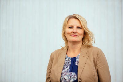 Martina Wolf-Arehult, Ut ur ensamheten