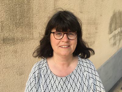 Katarina Streberg Carstorp är en av författarna till boken Högskoleprovet Metoderna. Hon arbetade länge som journalist men ville efter ett tag skola om sig till psykolog. Däremot fanns inte riktigt de gymnasiebetyg som krävdes och Katarina valde därför att göra högskoleprovet igen för första gången på sex år. Efter en karriär inom journalistik var inte den verbala delen av provet något problem – där fick hon full pott –  däremot satte matematikkunskaperna käppar i hjulet. Katarina pluggade matte två timmar om dagen i två månader och lyckades därefter höja sitt matteresultat från 1,0 till 1,9.