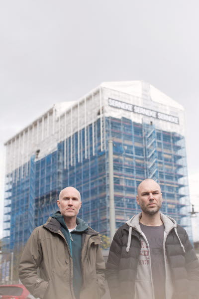 Pojkarna och de ensamma poliserna