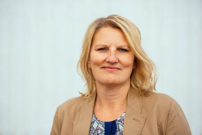 Martina Wolf-Arehult, Ut ur ensamheten