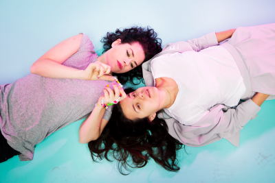 Liv och Caroline1_foto Arvida Byström.tif