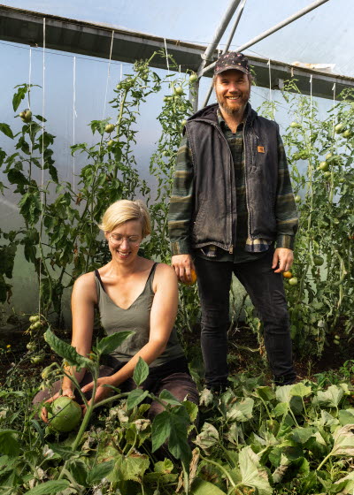 Örter, blommor och blad. Författarbild Agnes & Mauritz Larsson Stormgaard_foto Simon Bajada