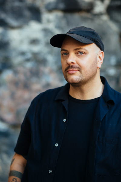 Edward Summanen, Trans