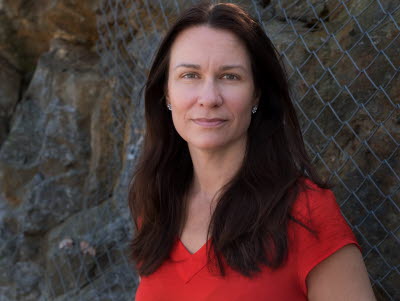 Åsa Erlandsson tilldelas Natur & och Kulturs debattbokspris 2018 för att hon med ”Det som aldrig fick ske” ger oss berättelsen om hur ensamhet, psykisk ohälsa och socialt utanförskap, i kombination med en normaliserad främlingsfientlighet, formade gärningsmannen bakom skolattentatet i Trollhättan. 